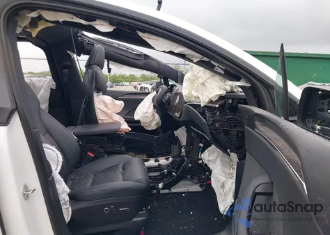 2023 Tesla Model X Dual Motor All-Wheel Drive/Standard Range z USA, uszkodzony, nr VIN 7SAXCAE58PF385595